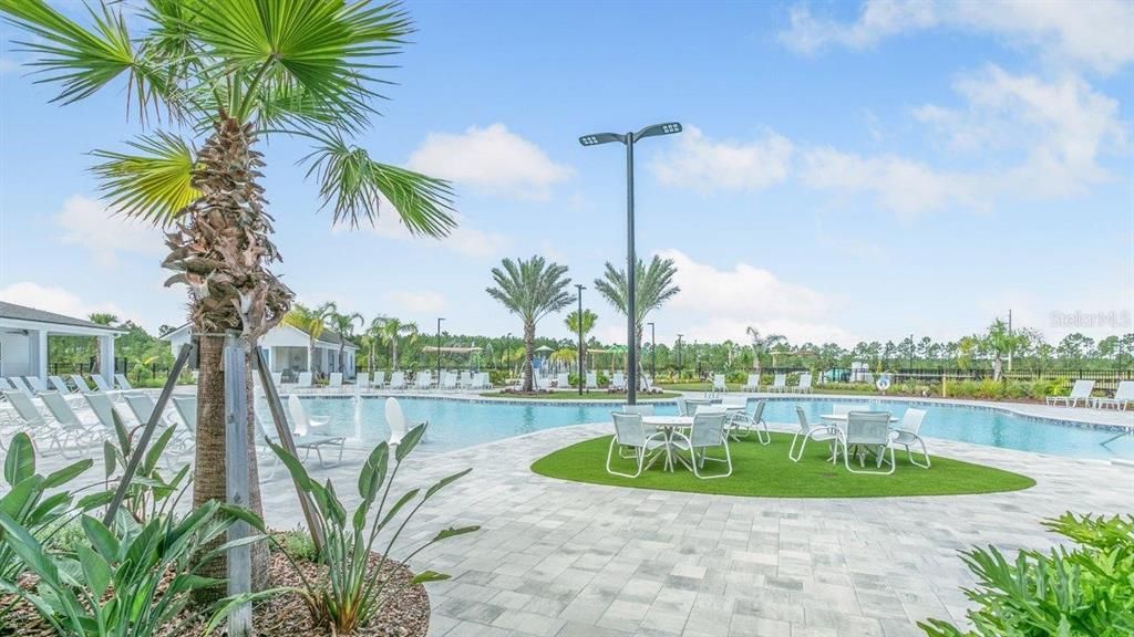 Activo con contrato: $365,990 (4 camas, 2 baños, 1986 Pies cuadrados)