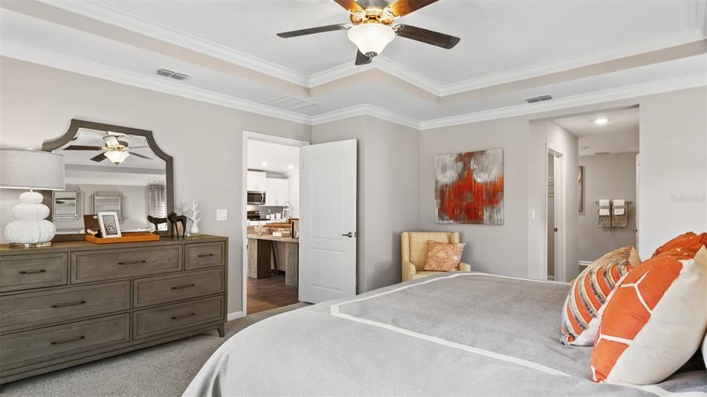 Activo con contrato: $365,990 (4 camas, 2 baños, 1986 Pies cuadrados)