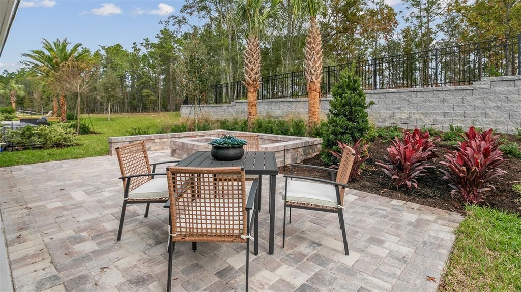 Activo con contrato: $365,990 (4 camas, 2 baños, 1986 Pies cuadrados)