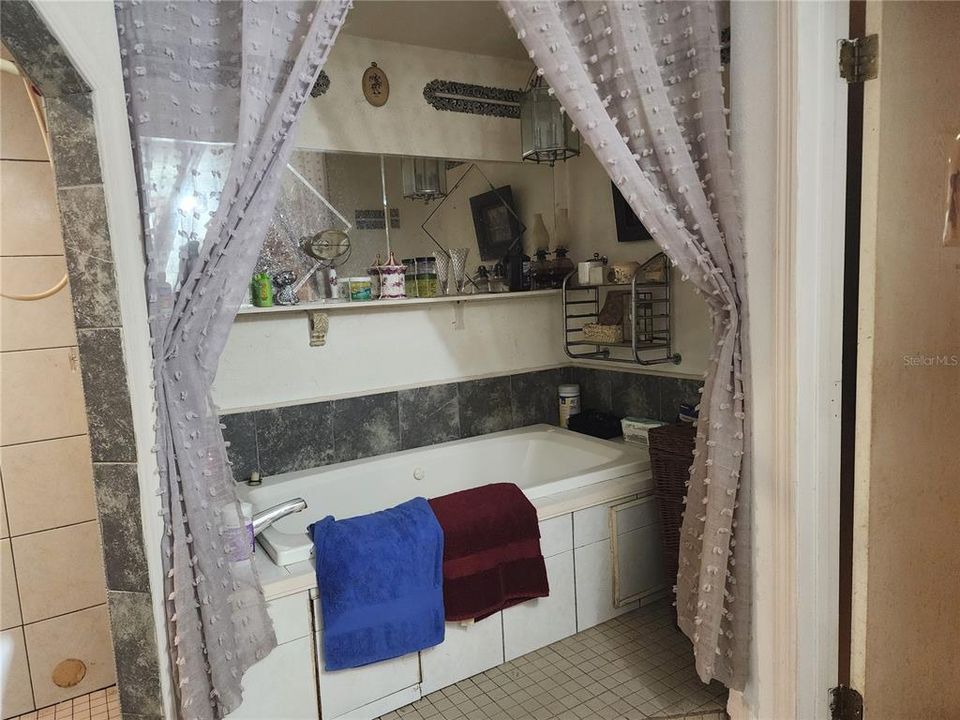 For Sale: $155,000 (2 beds, 1 baths, 768 Square Feet)