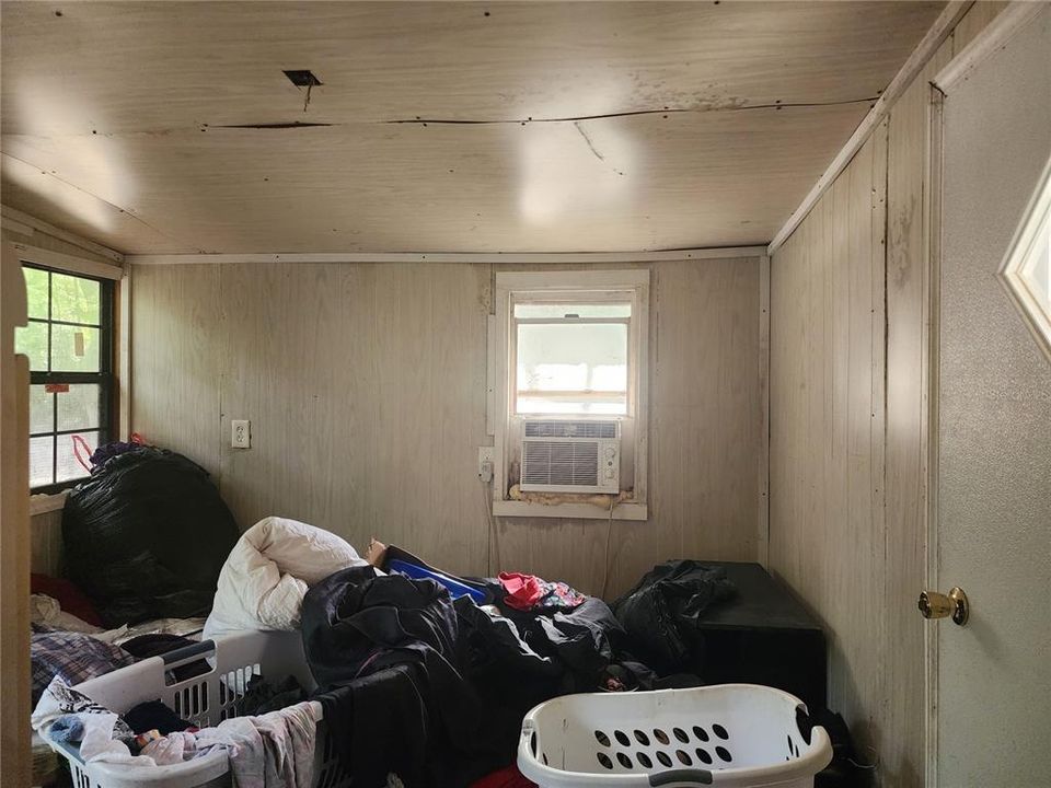 For Sale: $155,000 (2 beds, 1 baths, 768 Square Feet)