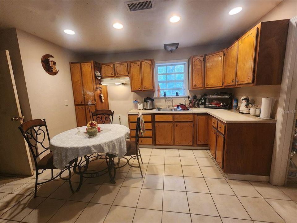 For Sale: $155,000 (2 beds, 1 baths, 768 Square Feet)