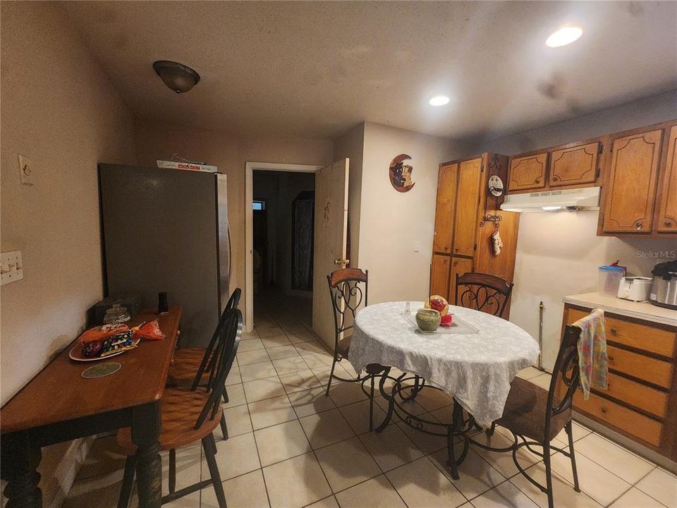 For Sale: $155,000 (2 beds, 1 baths, 768 Square Feet)