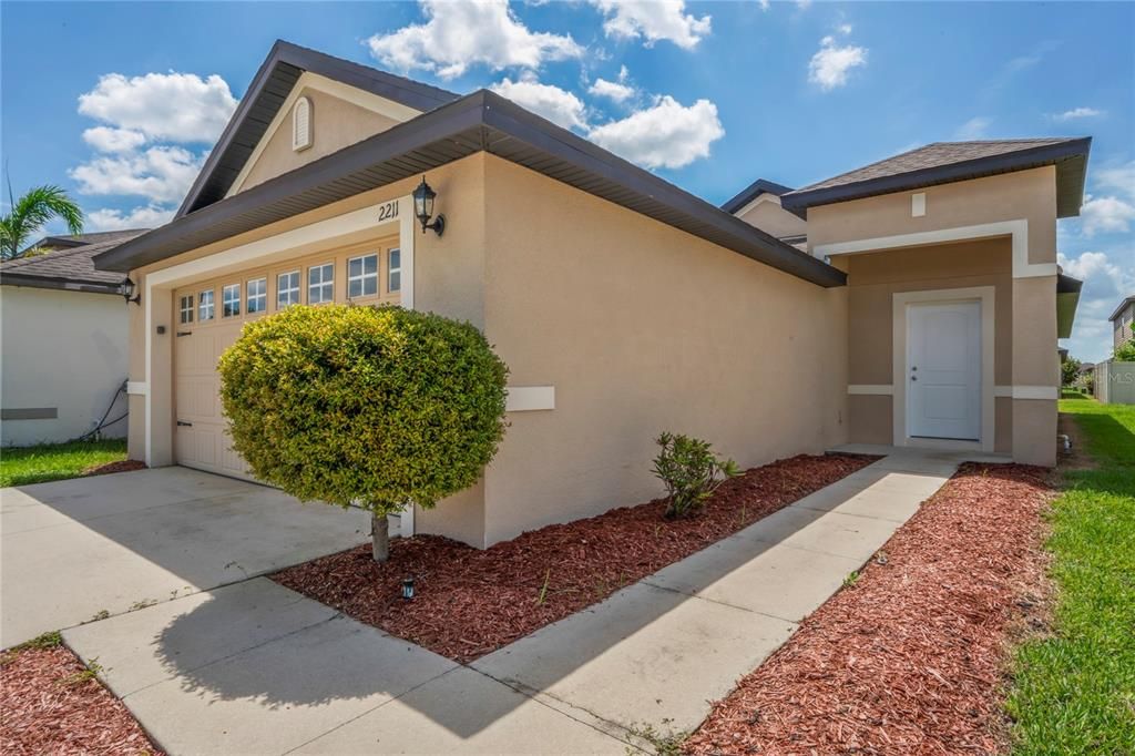 Под контрактом: $272,500 (3 спален, 2 ванн, 1541 Квадратных фут)