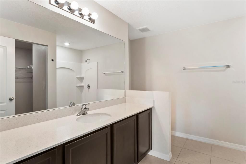 Под контрактом: $272,500 (3 спален, 2 ванн, 1541 Квадратных фут)