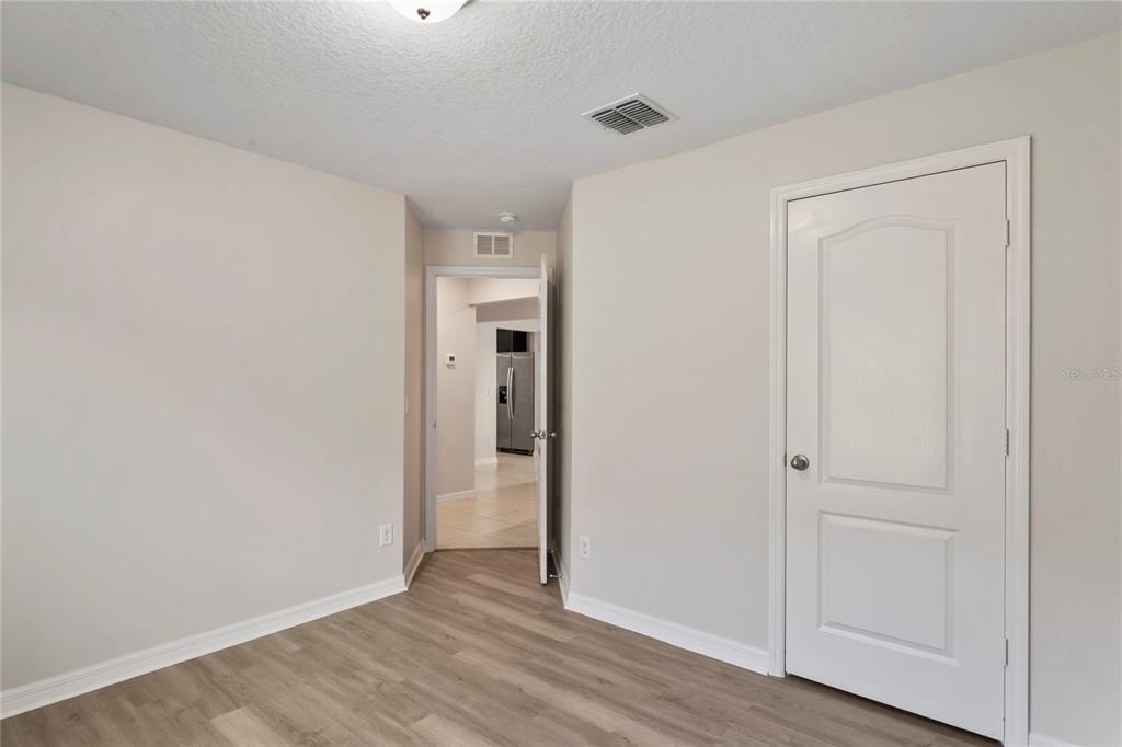 Под контрактом: $272,500 (3 спален, 2 ванн, 1541 Квадратных фут)