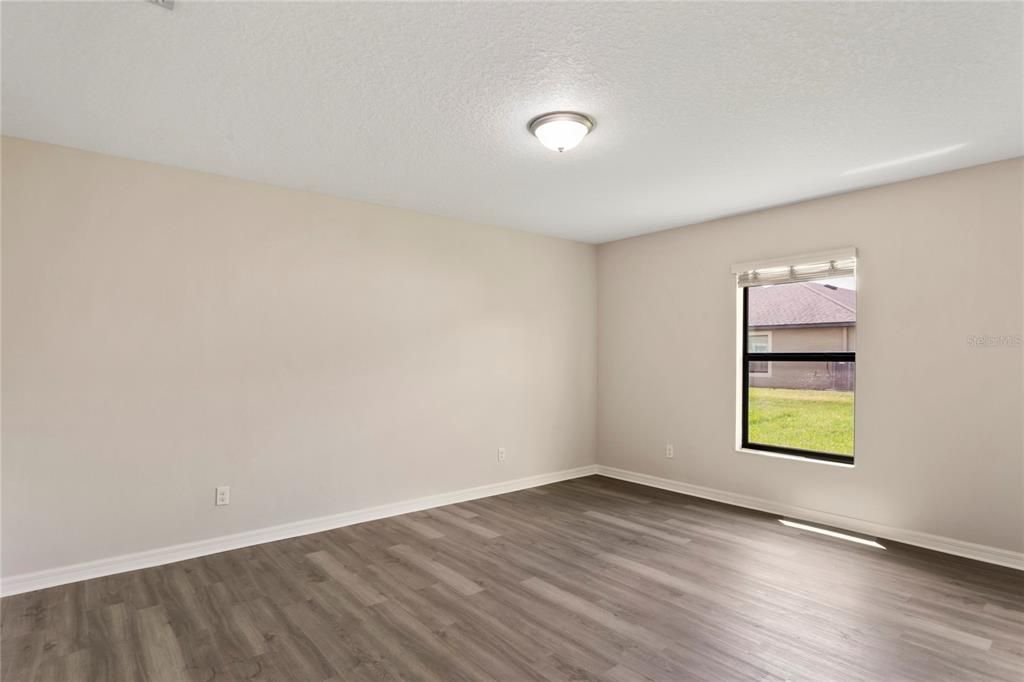 Под контрактом: $272,500 (3 спален, 2 ванн, 1541 Квадратных фут)