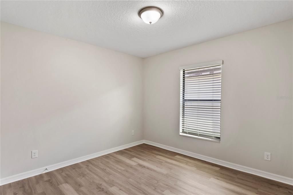 Под контрактом: $272,500 (3 спален, 2 ванн, 1541 Квадратных фут)