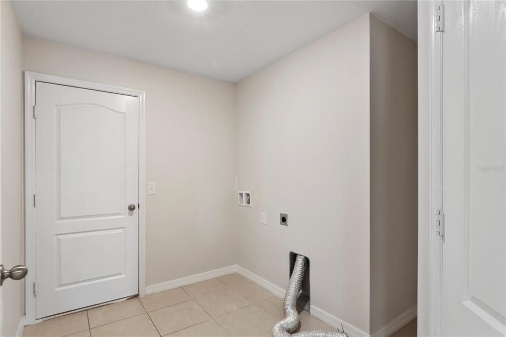 Под контрактом: $272,500 (3 спален, 2 ванн, 1541 Квадратных фут)