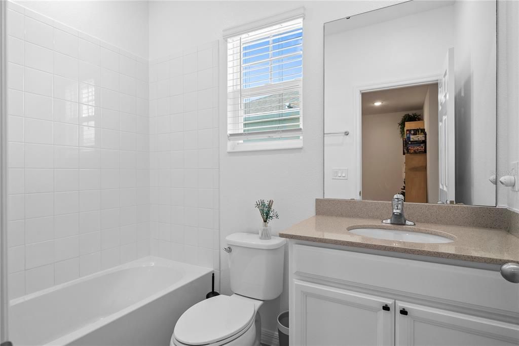 Activo con contrato: $485,000 (4 camas, 3 baños, 1920 Pies cuadrados)