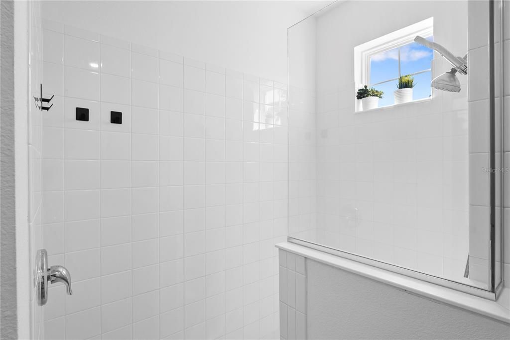 Activo con contrato: $485,000 (4 camas, 3 baños, 1920 Pies cuadrados)