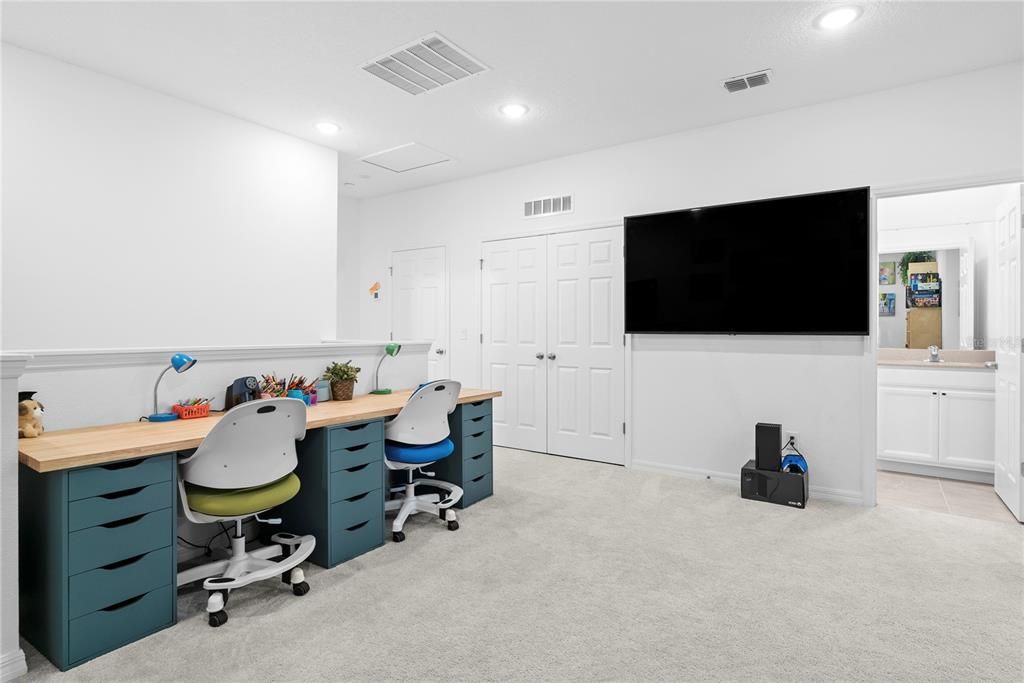 Activo con contrato: $485,000 (4 camas, 3 baños, 1920 Pies cuadrados)