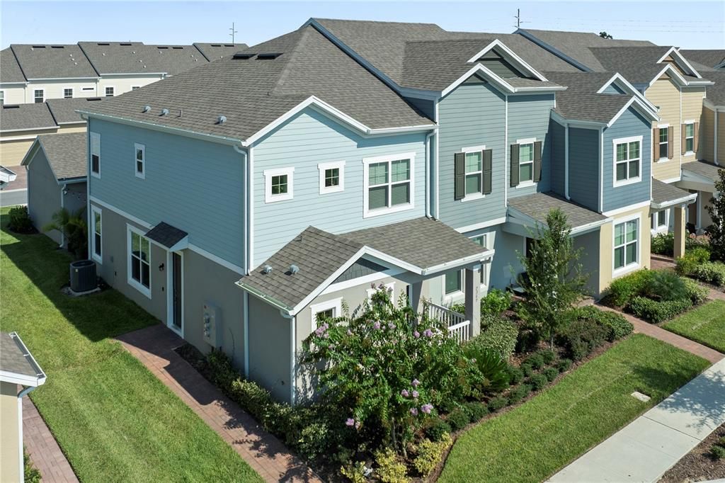 Activo con contrato: $485,000 (4 camas, 3 baños, 1920 Pies cuadrados)