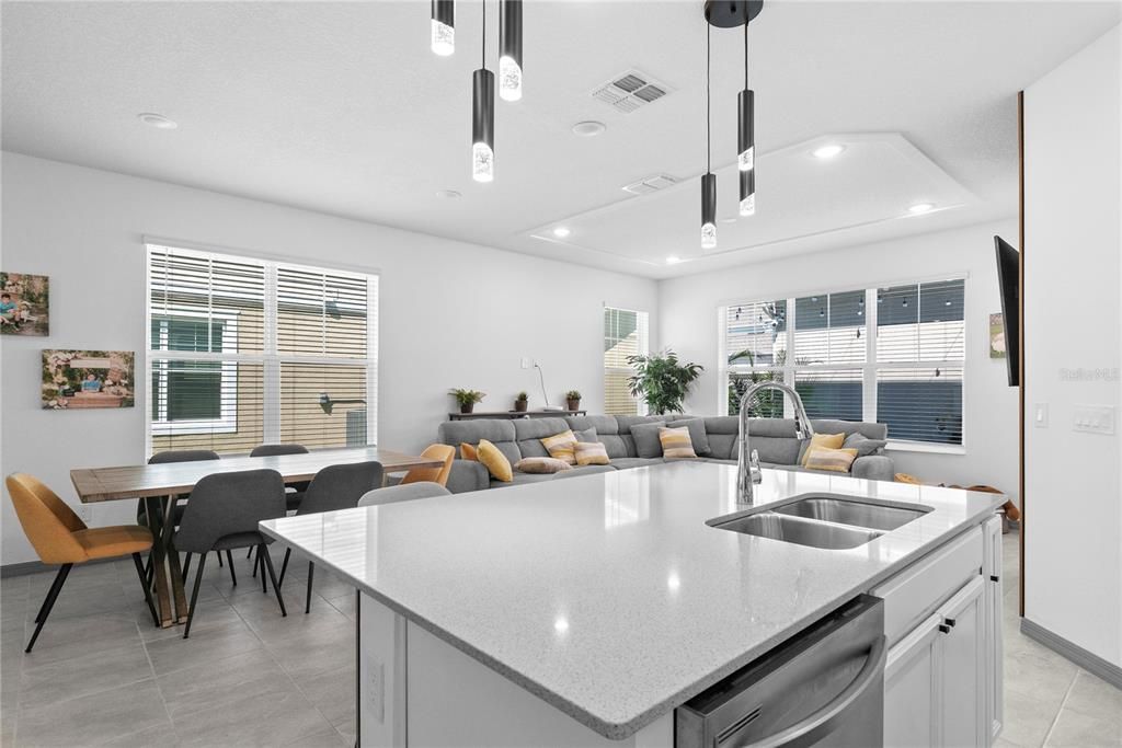 Activo con contrato: $485,000 (4 camas, 3 baños, 1920 Pies cuadrados)