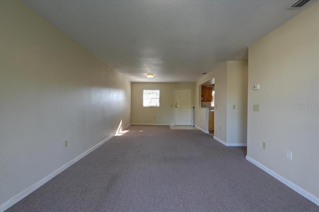 待售: $153,000 (3 贝兹, 1 浴室, 950 平方英尺)