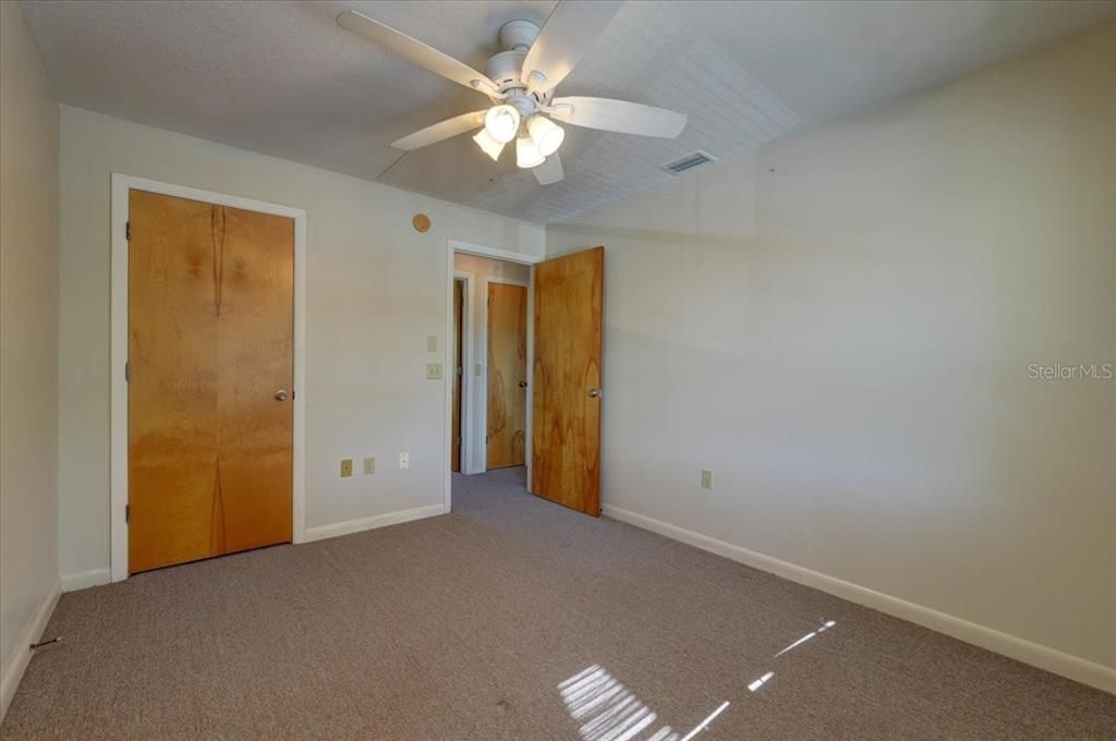 待售: $153,000 (3 贝兹, 1 浴室, 950 平方英尺)