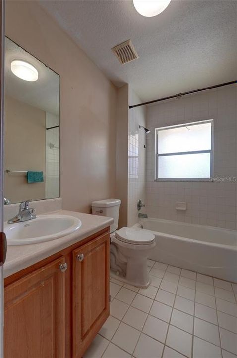 待售: $153,000 (3 贝兹, 1 浴室, 950 平方英尺)