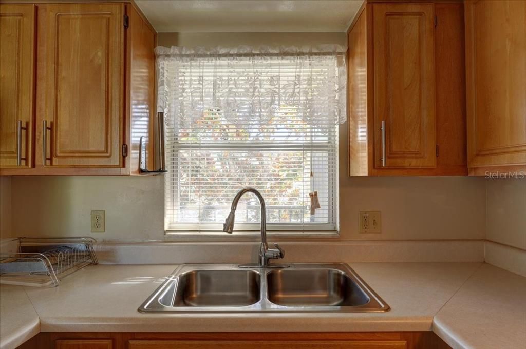 待售: $153,000 (3 贝兹, 1 浴室, 950 平方英尺)