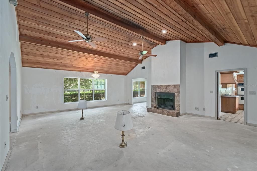 Active With Contract: $399,000 (4 beds, 2 baths, 3068 Square Feet)