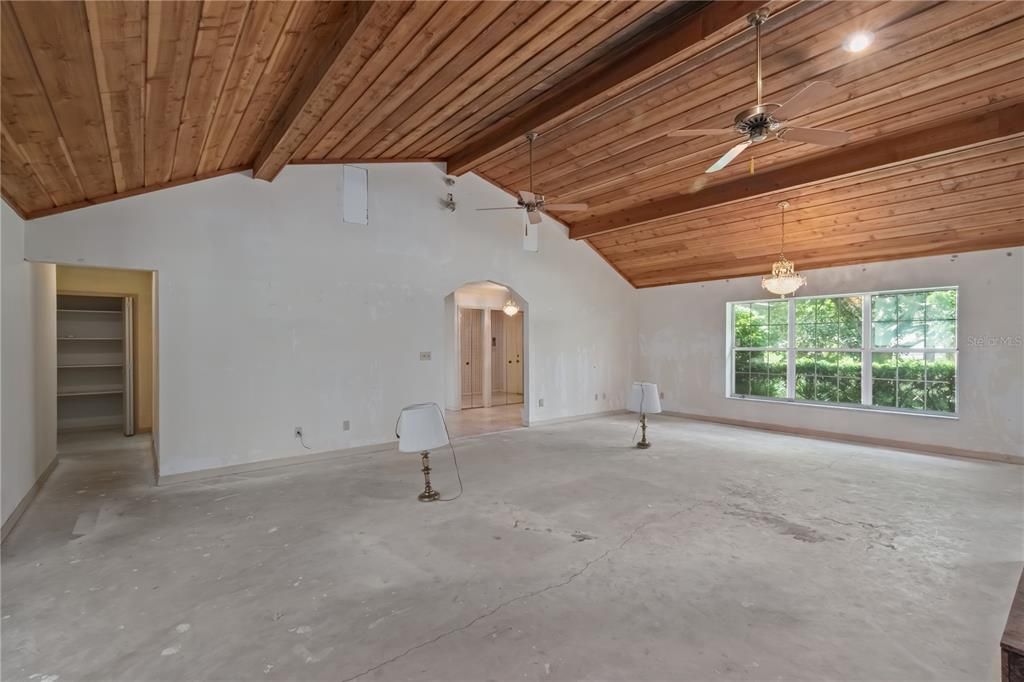 Active With Contract: $399,000 (4 beds, 2 baths, 3068 Square Feet)