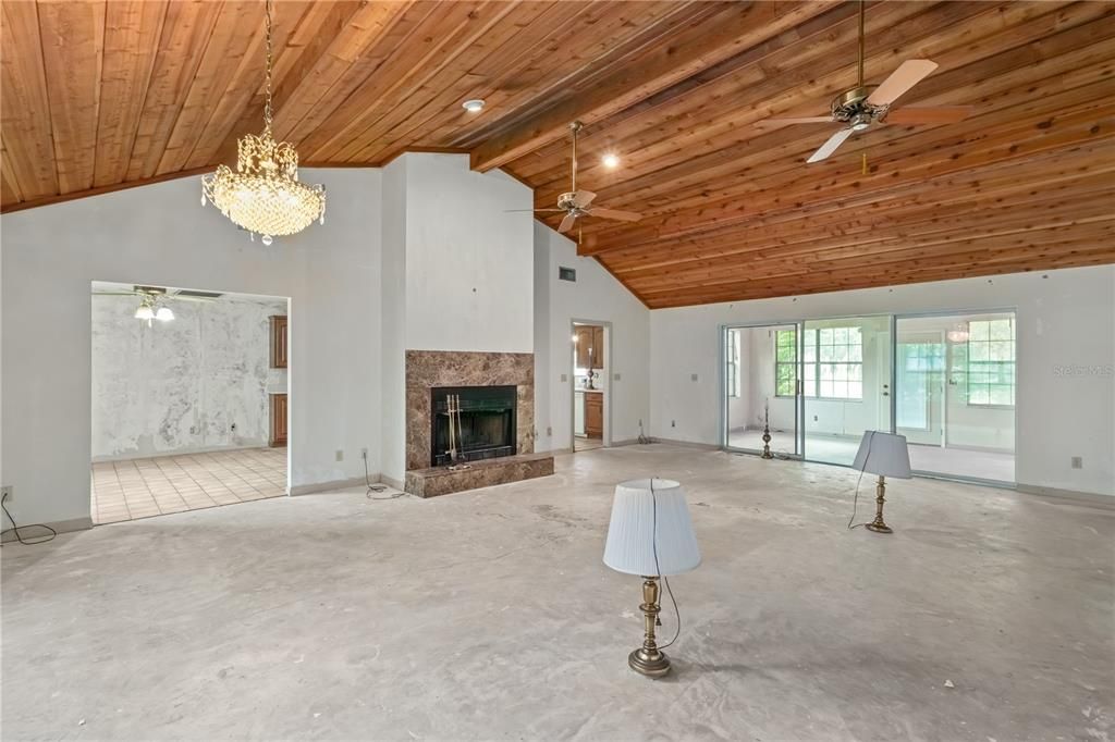 Active With Contract: $399,000 (4 beds, 2 baths, 3068 Square Feet)