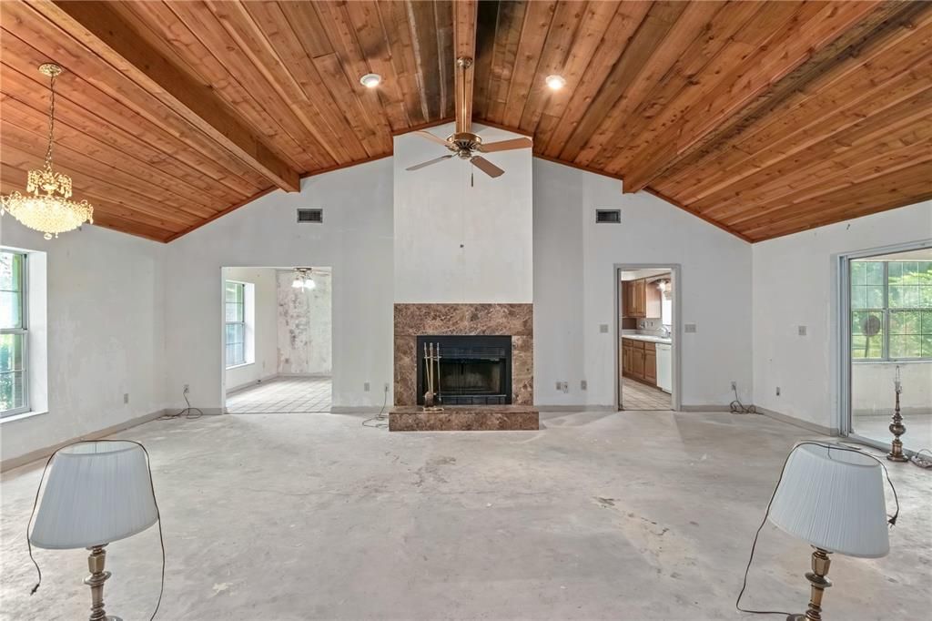 Active With Contract: $399,000 (4 beds, 2 baths, 3068 Square Feet)