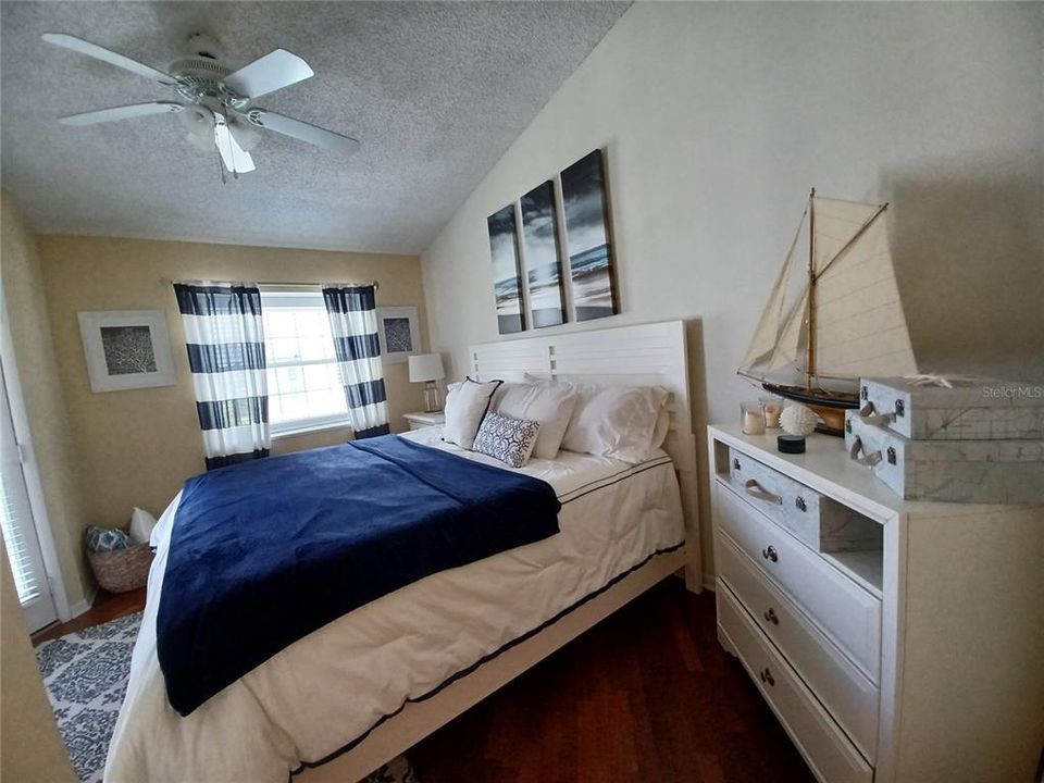 待售: $625,000 (2 贝兹, 2 浴室, 1237 平方英尺)