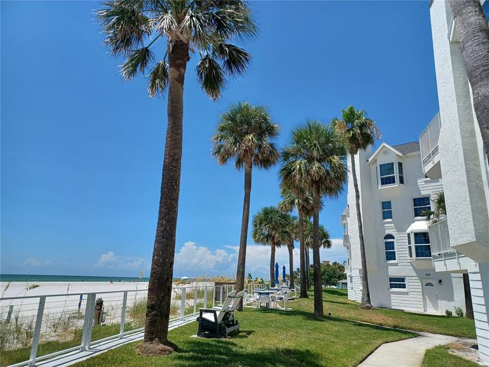 待售: $625,000 (2 贝兹, 2 浴室, 1237 平方英尺)