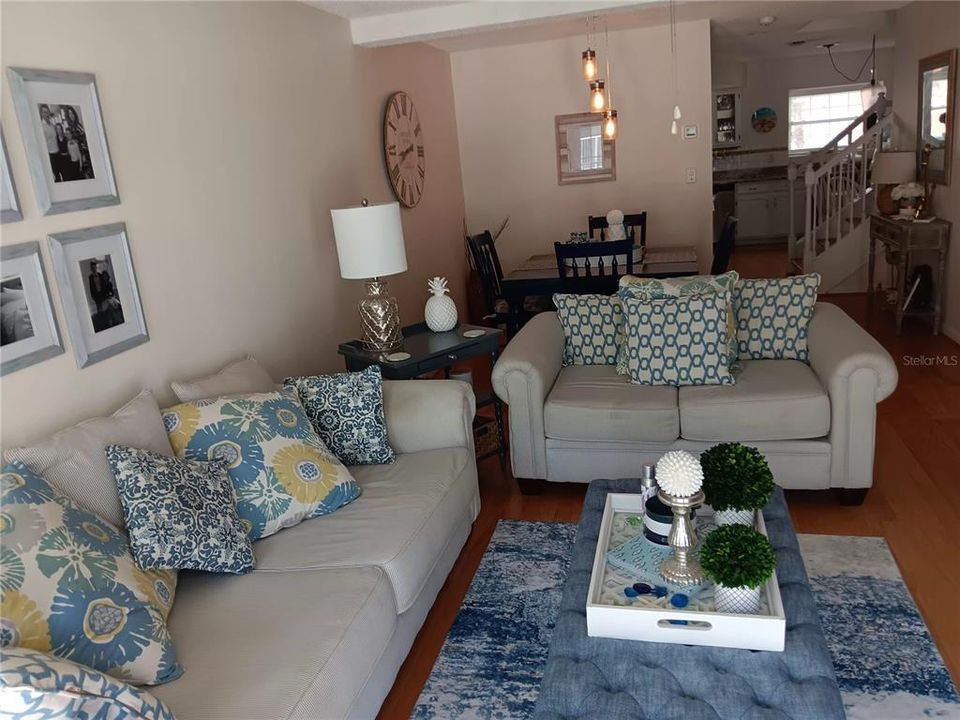 待售: $625,000 (2 贝兹, 2 浴室, 1237 平方英尺)