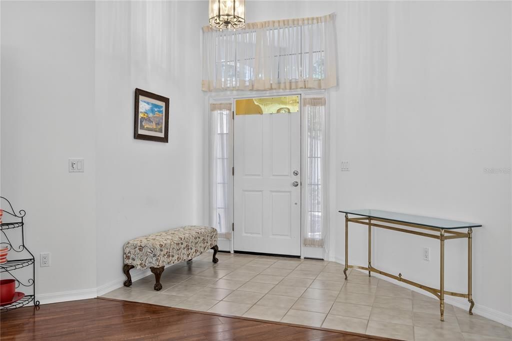 Под контрактом: $591,735 (2 спален, 3 ванн, 1915 Квадратных фут)