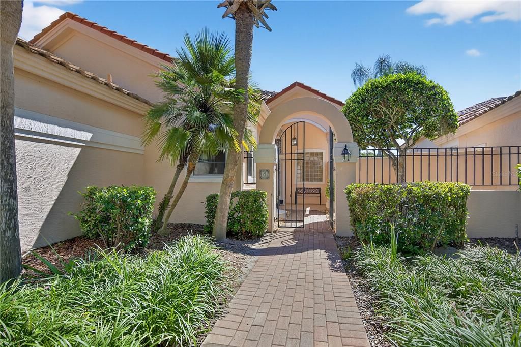 Под контрактом: $591,735 (2 спален, 3 ванн, 1915 Квадратных фут)