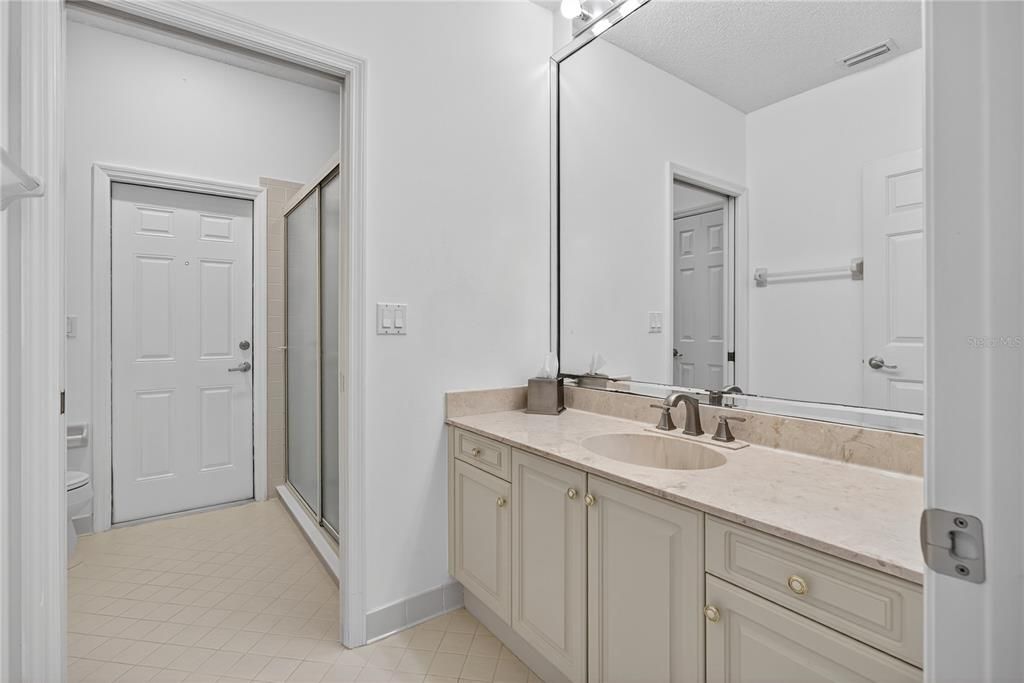 Под контрактом: $591,735 (2 спален, 3 ванн, 1915 Квадратных фут)