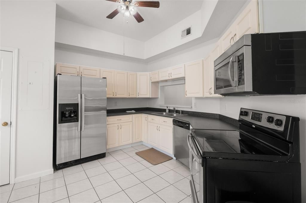 出租: $3,000 (3 贝兹, 2 浴室, 2844 平方英尺)