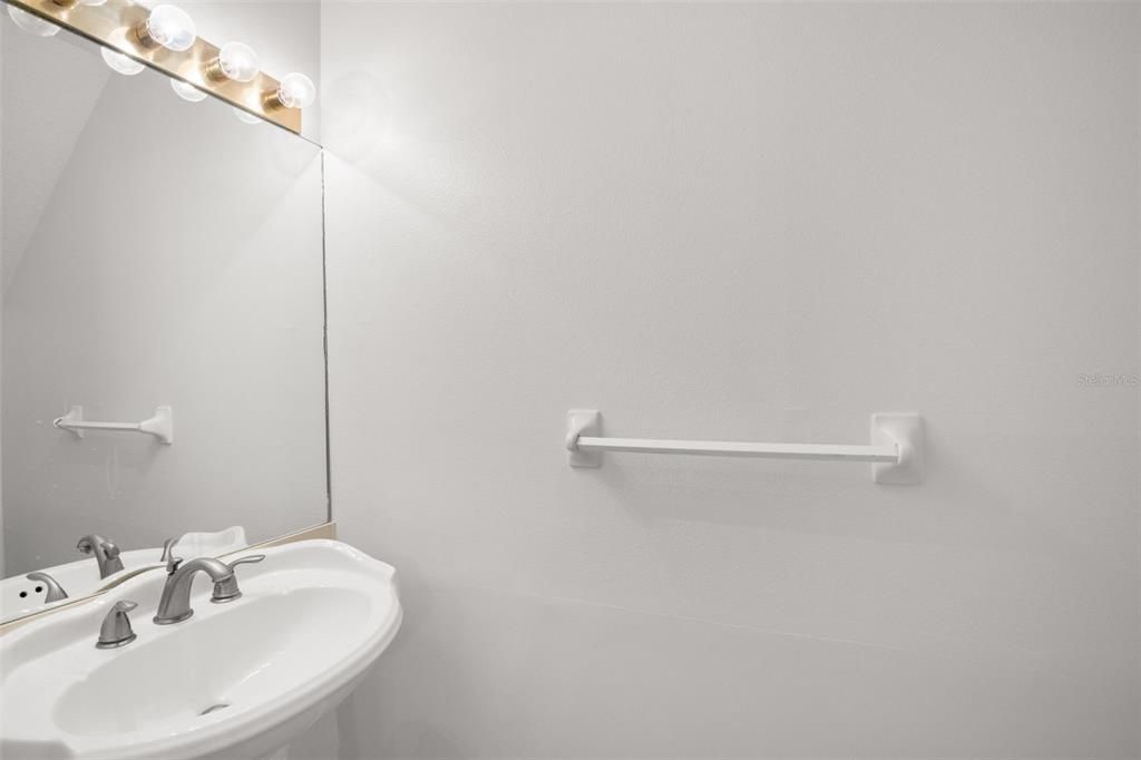 出租: $3,000 (3 贝兹, 2 浴室, 2844 平方英尺)