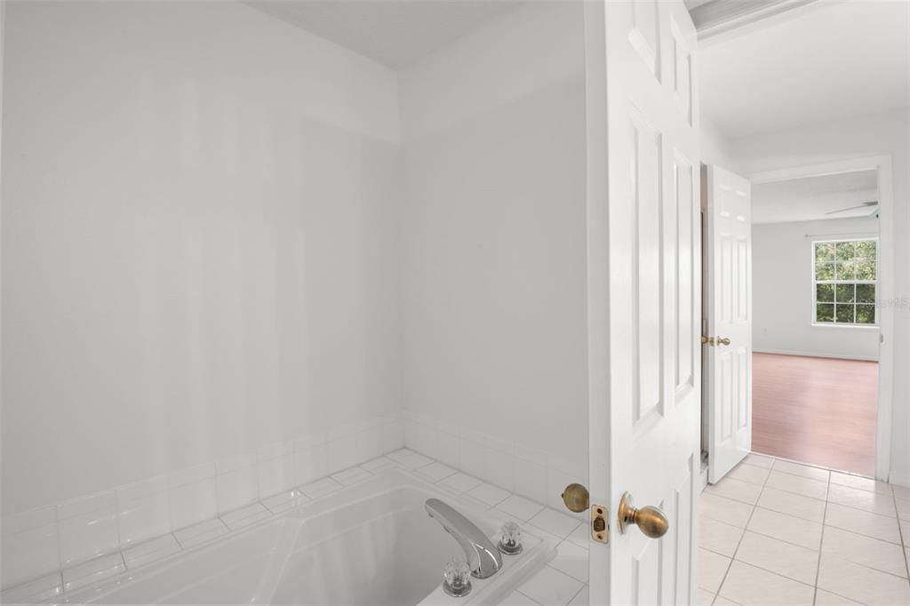 出租: $3,000 (3 贝兹, 2 浴室, 2844 平方英尺)