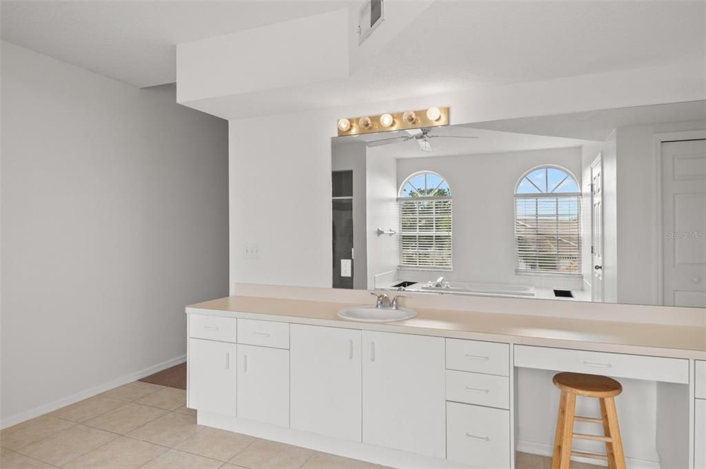 出租: $3,000 (3 贝兹, 2 浴室, 2844 平方英尺)