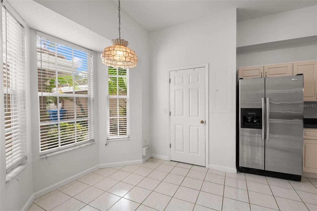 出租: $3,000 (3 贝兹, 2 浴室, 2844 平方英尺)