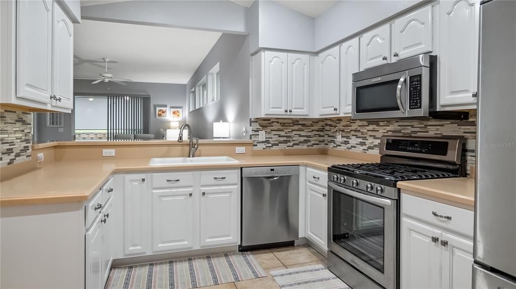 Active With Contract: $294,900 (3 beds, 2 baths, 1601 Square Feet)