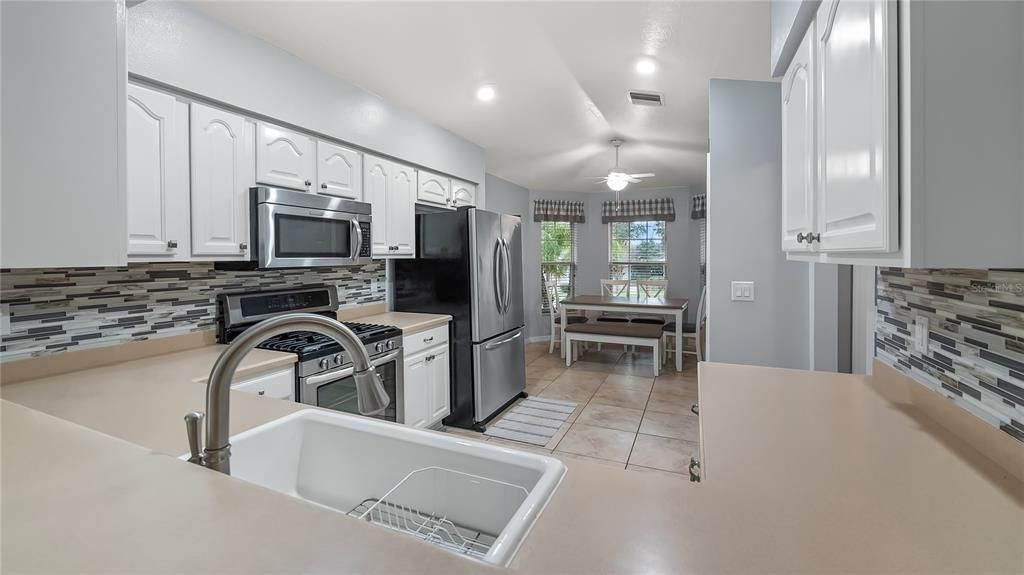 Active With Contract: $294,900 (3 beds, 2 baths, 1601 Square Feet)