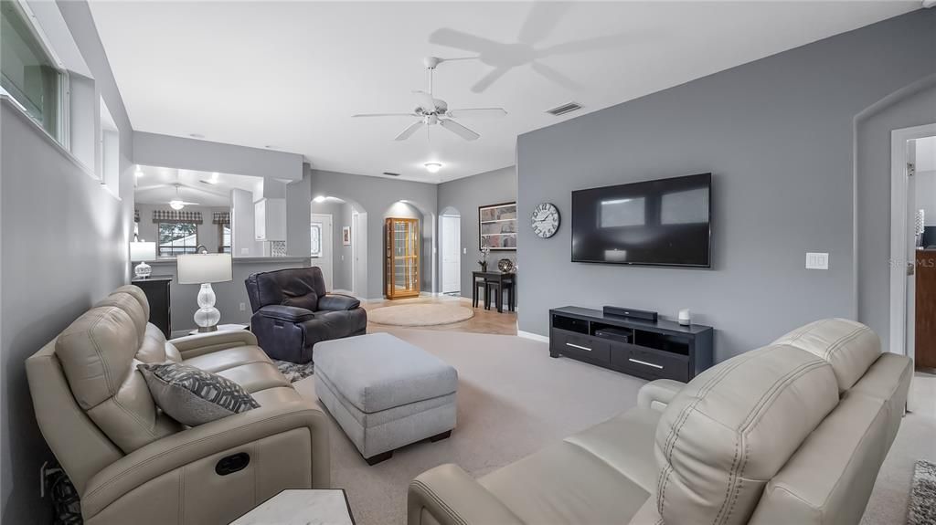 Active With Contract: $294,900 (3 beds, 2 baths, 1601 Square Feet)