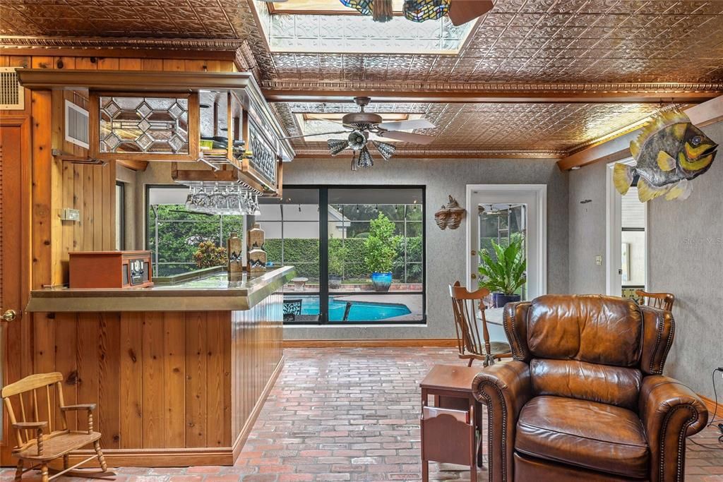 合同活跃: $1,799,000 (3 贝兹, 3 浴室, 3297 平方英尺)