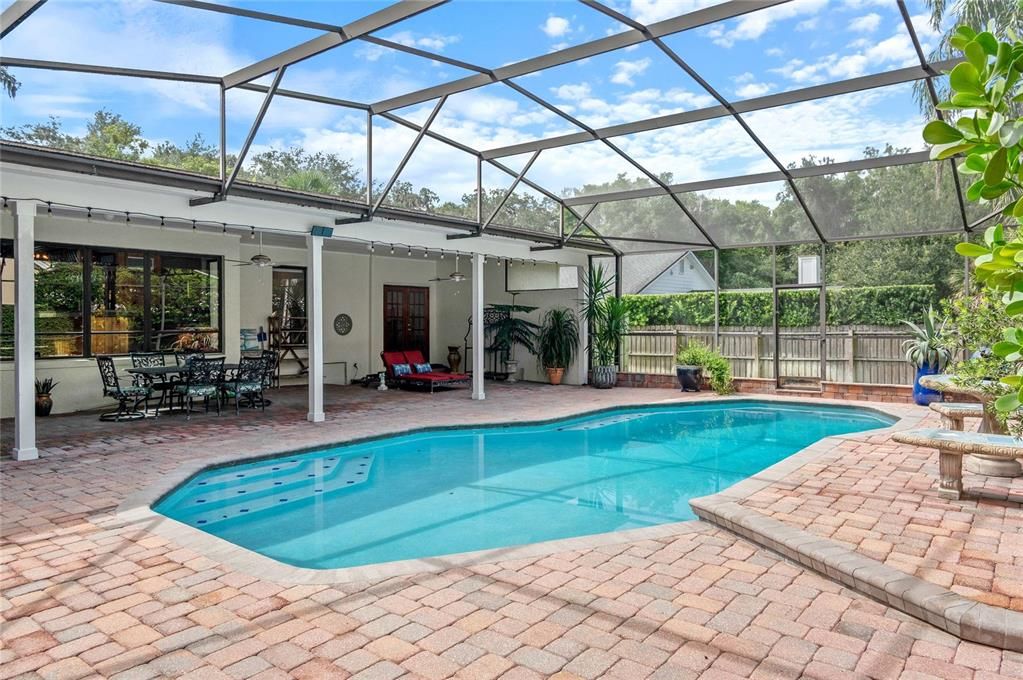 合同活跃: $1,799,000 (3 贝兹, 3 浴室, 3297 平方英尺)