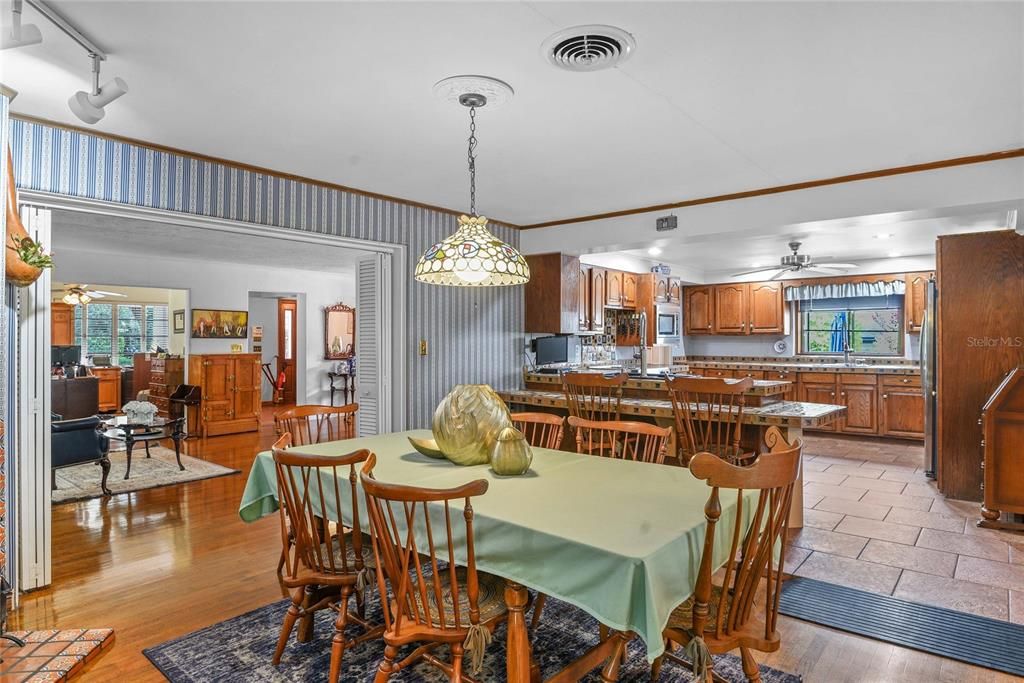 合同活跃: $1,799,000 (3 贝兹, 3 浴室, 3297 平方英尺)