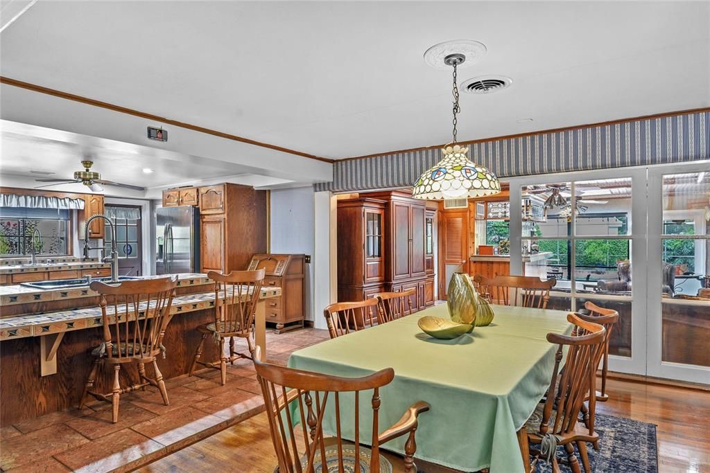 合同活跃: $1,799,000 (3 贝兹, 3 浴室, 3297 平方英尺)