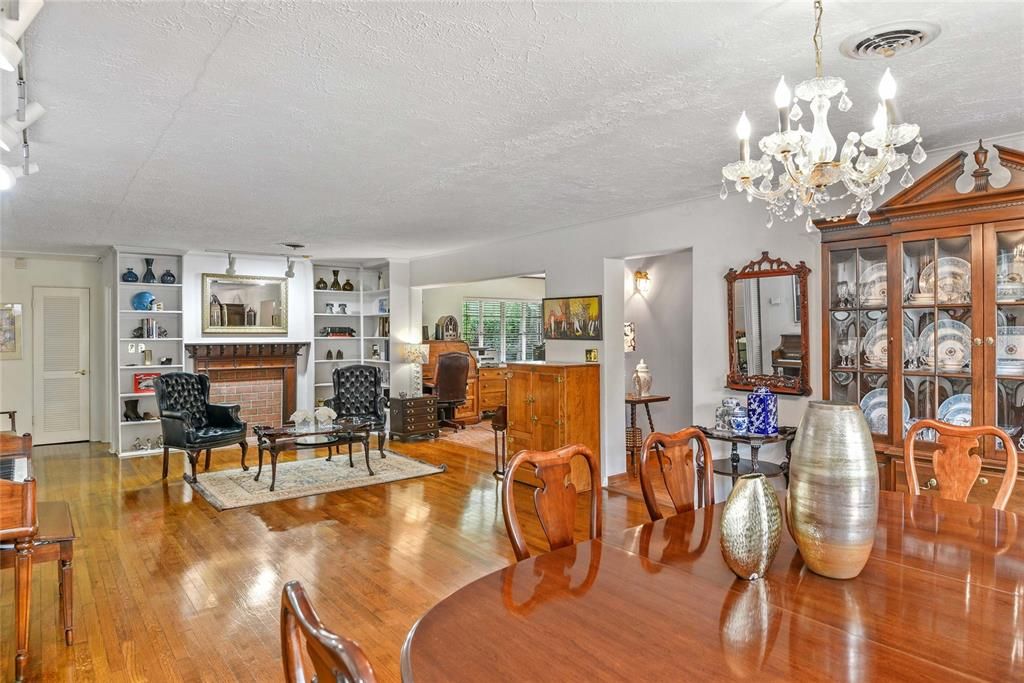 合同活跃: $1,799,000 (3 贝兹, 3 浴室, 3297 平方英尺)