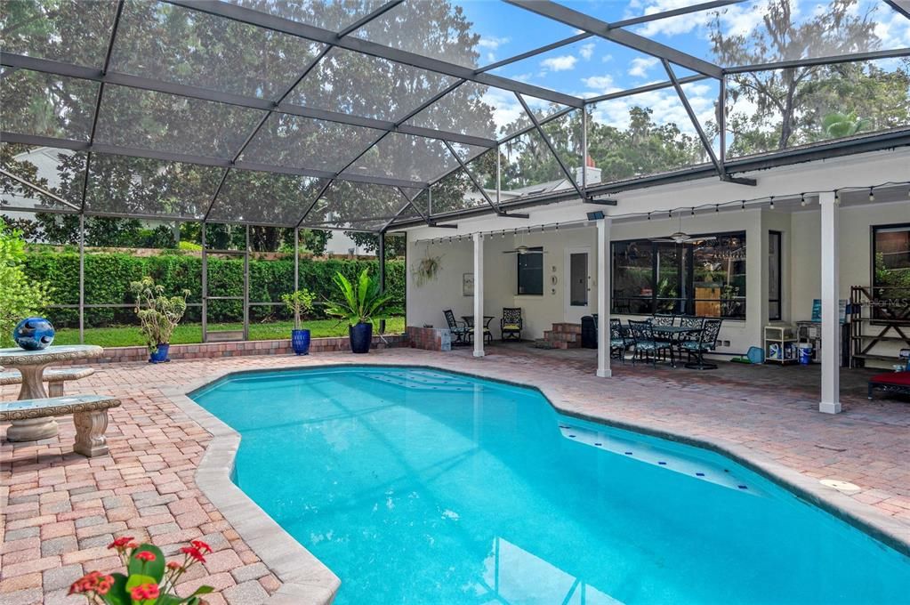 合同活跃: $1,799,000 (3 贝兹, 3 浴室, 3297 平方英尺)