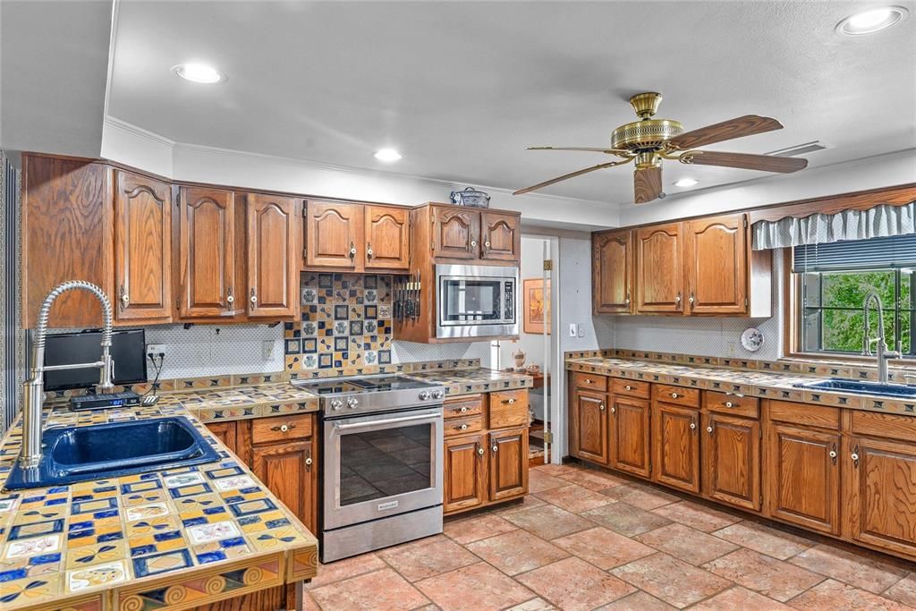 合同活跃: $1,799,000 (3 贝兹, 3 浴室, 3297 平方英尺)