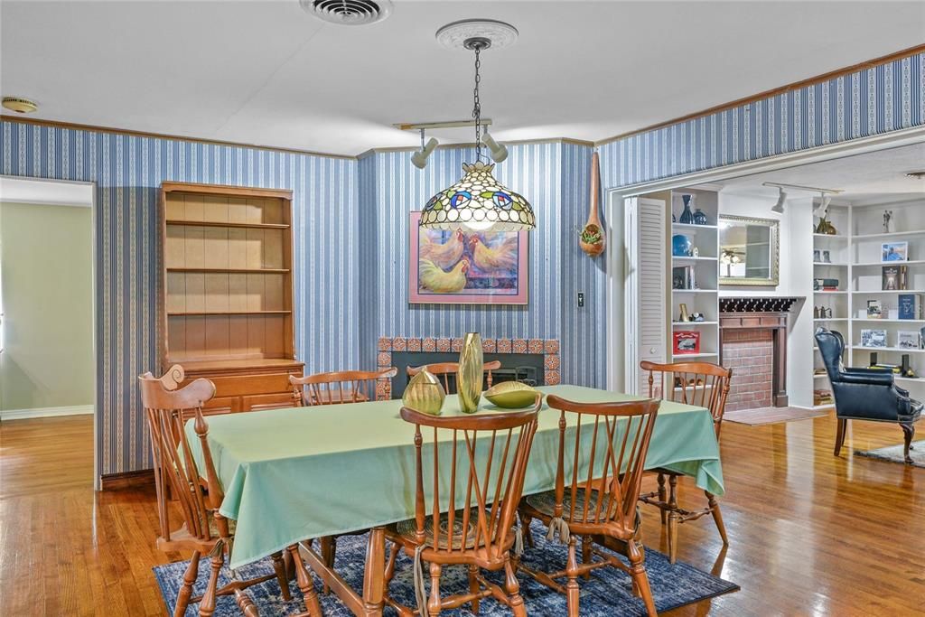 合同活跃: $1,799,000 (3 贝兹, 3 浴室, 3297 平方英尺)