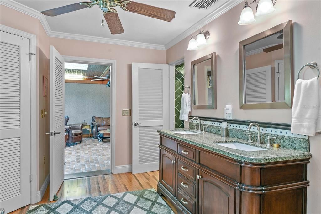 合同活跃: $1,799,000 (3 贝兹, 3 浴室, 3297 平方英尺)