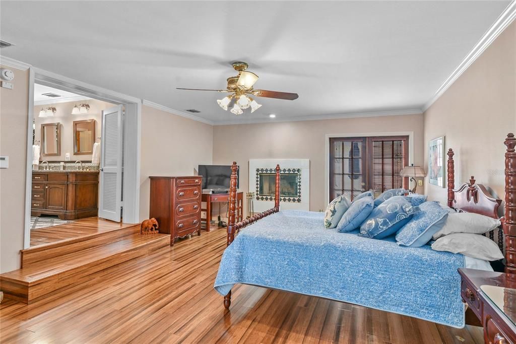 合同活跃: $1,799,000 (3 贝兹, 3 浴室, 3297 平方英尺)